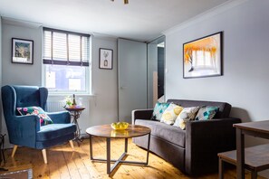 Smart TV, fireplace, stereo