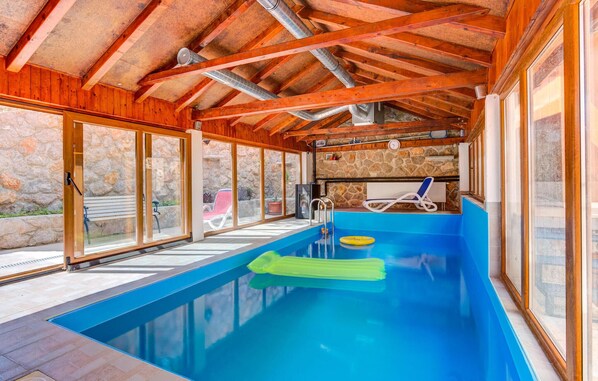 Indoor pool - Lovely home in Starigrad with kitchen (Starigrad)