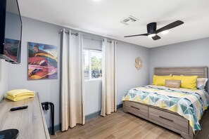 2 Schlafzimmer, Schreibtisch, Bügeleisen/Bügelbrett, Reisekinderbett
