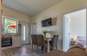 2 Schlafzimmer, Reisekinderbett, kostenloses WLAN, Bettwäsche