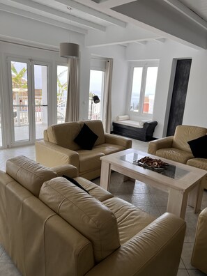 Smart TV, DVD player - Fantastic Villa Romi with direct sea views (Tragaki Griechenland)