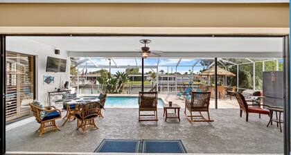The Gray Dolphin at Casa de Kingston — Waterfront Oasis in Apollo Beach