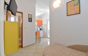 1 bedroom, iron/ironing board, free WiFi, bed sheets