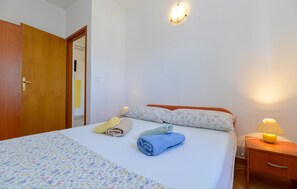 1 bedroom, iron/ironing board, free WiFi, bed sheets - Nice apartment in Starigrad Paklenica (Starigrad Paklenica)