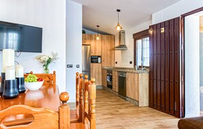 Refrigerador, microondas, placa de cocina, lavavajillas