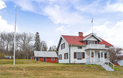 4 bedroom lovely home in åsenhöga