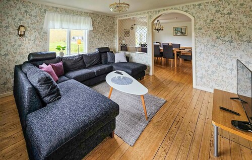 Nice home in åsenhöga with WiFi