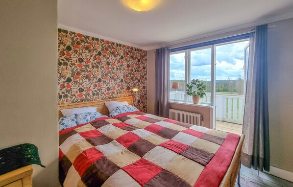 4 bedrooms, travel crib, free WiFi