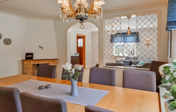 Dining - 4 bedroom stunning home in åsenhöga (Åsenhöga)