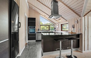 Fridge, oven, stovetop, dishwasher - Amazing home in Fanø with sauna (Fanø)