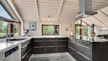 Køleskab, ovn, kogeplade, opvaskemaskine