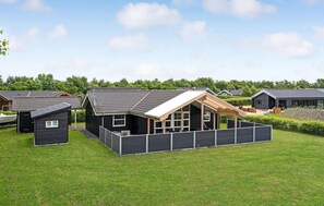 Exterior - Nice home in Hemmet with sauna (Hemmet)