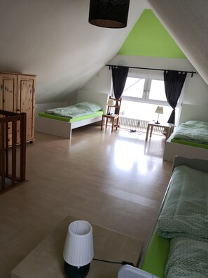 2 slaapkamers, een strijkplank/strijkijzer, gratis wifi, beddengoed