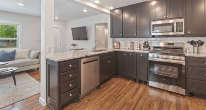 Expo Center/Fairgrounds, 3 bedrooms, 3 full bathrooms. On Old Route 66