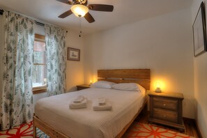 3 quartos, ferros/tábuas de passar roupa, Wi-Fi, roupa de cama