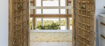Private Hilltop Chilmark Estate with private tennis court, gym and hot tub