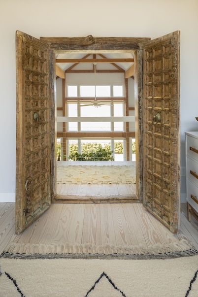 Private Hilltop Chilmark Estate with private tennis court, gym and hot tub