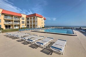 Outdoor pool, a heated pool - Oceanfront 2BR/2BA Condo, Thanksgiving, Christmas, book your holiday @ the beach (New Smyrna Beach)