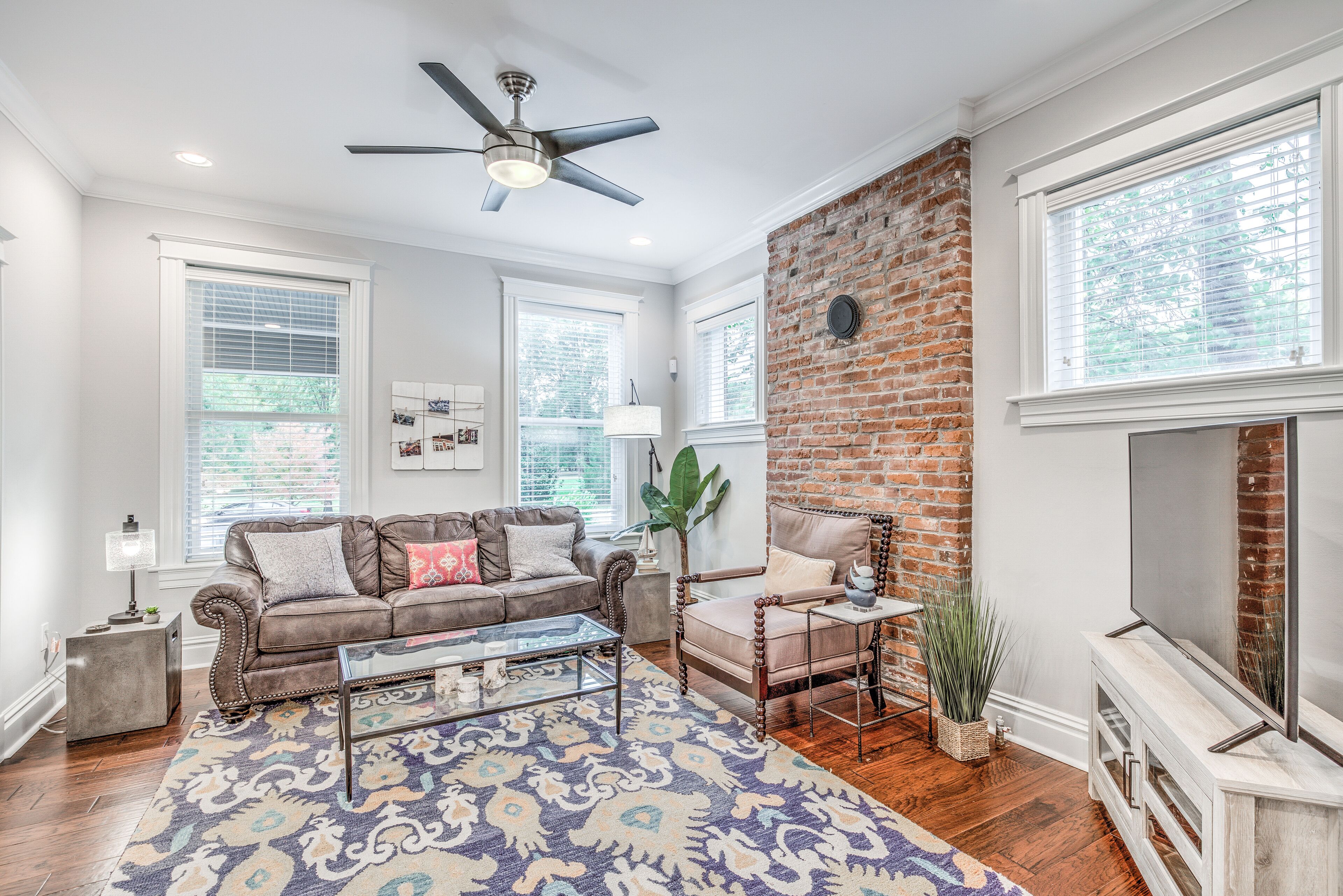 Smart-TV, Bücher, Computerbildschirme