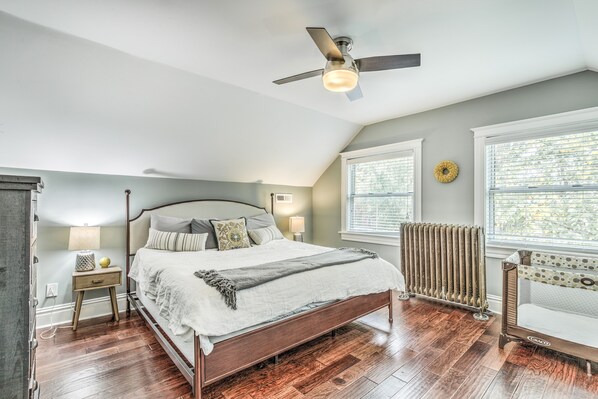 5 bedrooms, desk, iron/ironing board, travel cot