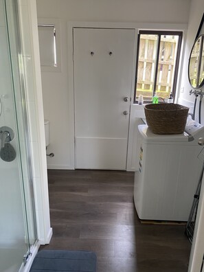 Bathtub, hair dryer, towels, soap - Sea Renity (Safety Beach)