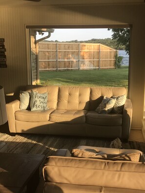 Smart TV, fireplace, video games, stereo - Lake house located directly on main body of Granbury Lake. (Granbury)