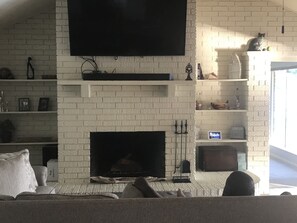 Smart TV, fireplace, video games, stereo - Lake house located directly on main body of Granbury Lake. (Granbury)