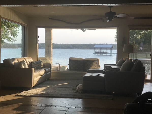 Smart TV, fireplace, video games, stereo - Lake house located directly on main body of Granbury Lake. (Granbury)