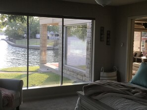 4 bedrooms, free WiFi, bed sheets - Lake house located directly on main body of Granbury Lake. (Granbury)