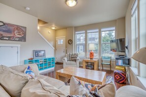 Living area - With Salt, Please (Pacific City)