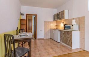 Fridge, stovetop, coffee/tea maker - Nice apartment in Pula with WiFi (Pula)