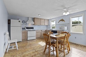 House, 2 Bedrooms | Dining
