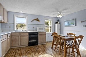 House, 2 Bedrooms | Private kitchen - Annie Lee's (Harkers Island)