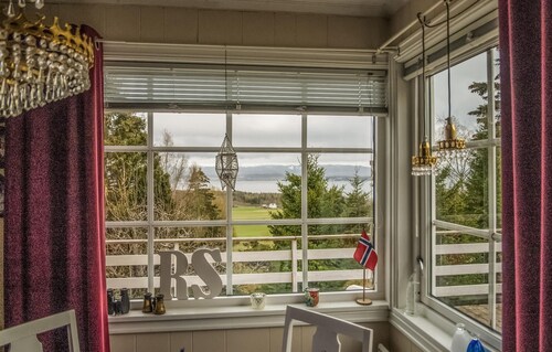 Amazing home in Ytterøy with WiFi