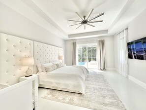 4 bedrooms, in-room safe, desk, iron/ironing board