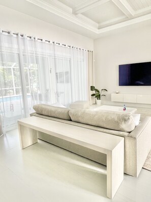 Smart TV, libri, stampante