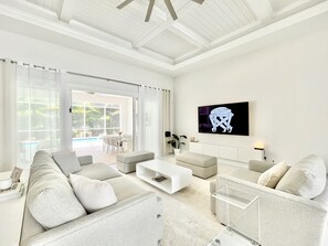 Smart TV, libri, stampante