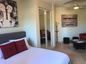 1 slaapkamer, een kluis op de kamer, een strijkplank/strijkijzer