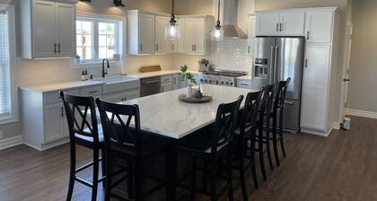 Village retreat, new condo loaded with amenities hot tub, fire pit, game room