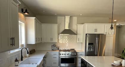 Village retreat, new condo loaded with amenities hot tub, fire pit, game room
