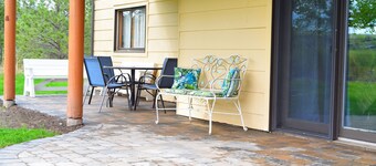 Guests Say:  "METICULOUSLY CLEAN"  and  "ABSOLUTELY BEAUTIFUL!"