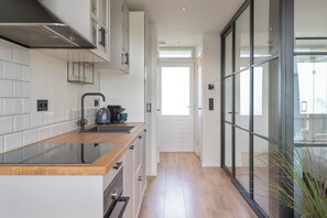 Fridge, microwave, oven, stovetop - Shell 51 (Zandvoort)