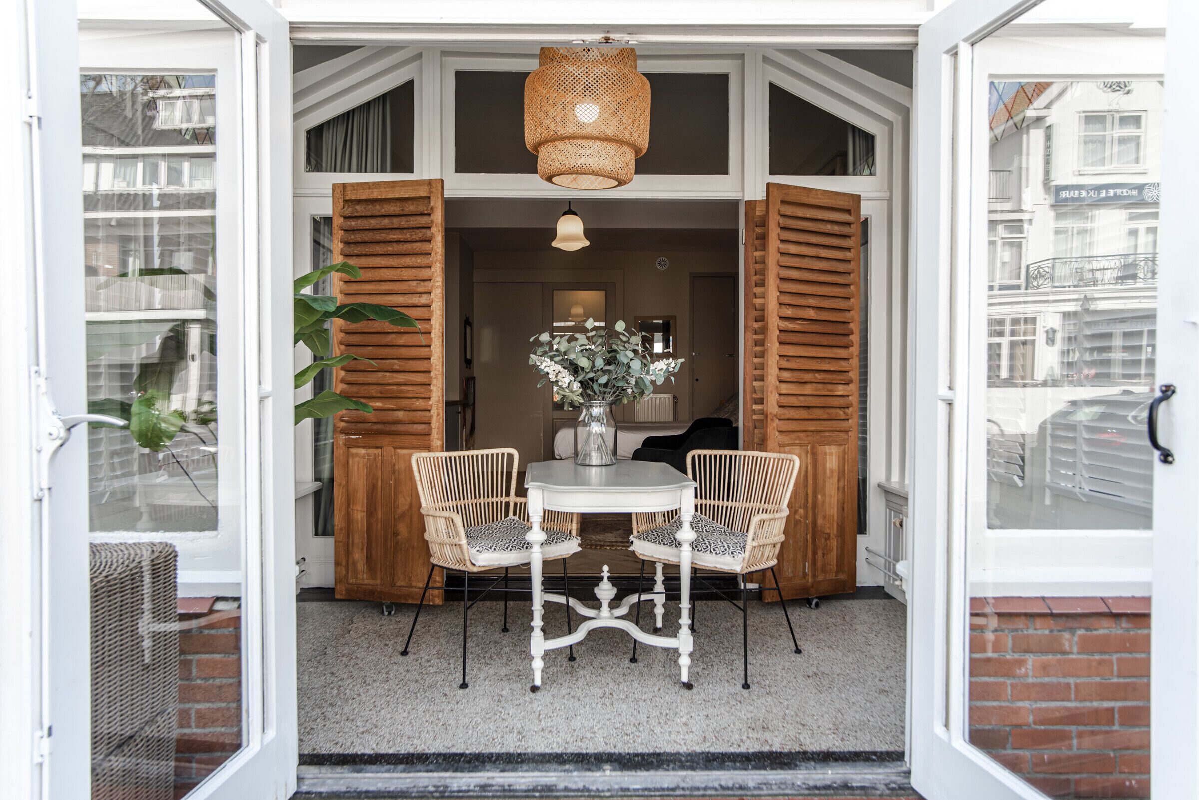 屋外ダイニングエリア