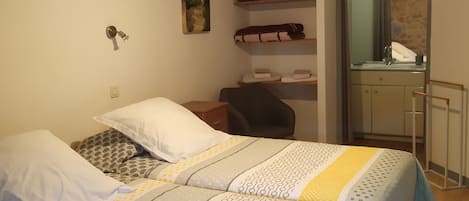 1 chambre, Wi-Fi gratuit, draps fournis