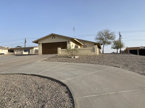 Exterior - *NEW* Havasu Hacienda! Lake view, 1 mile from lake (Lake Havasu City)