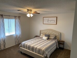 Room - *NEW* Havasu Hacienda! Lake view, 1 mile from lake (Lake Havasu City)