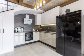 Fridge, microwave, oven, stovetop