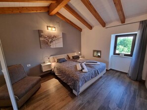 3 Schlafzimmer, Zimmersafe, Schreibtisch, Bügeleisen/Bügelbrett