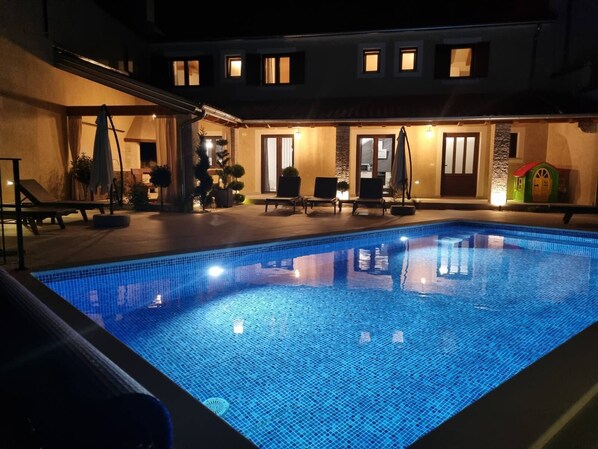 Outdoor pool, a heated pool