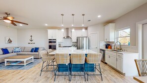 Interior - Heated Private Pool, Beach Boardwalk and Golf Cart Included (Port Aransas)
